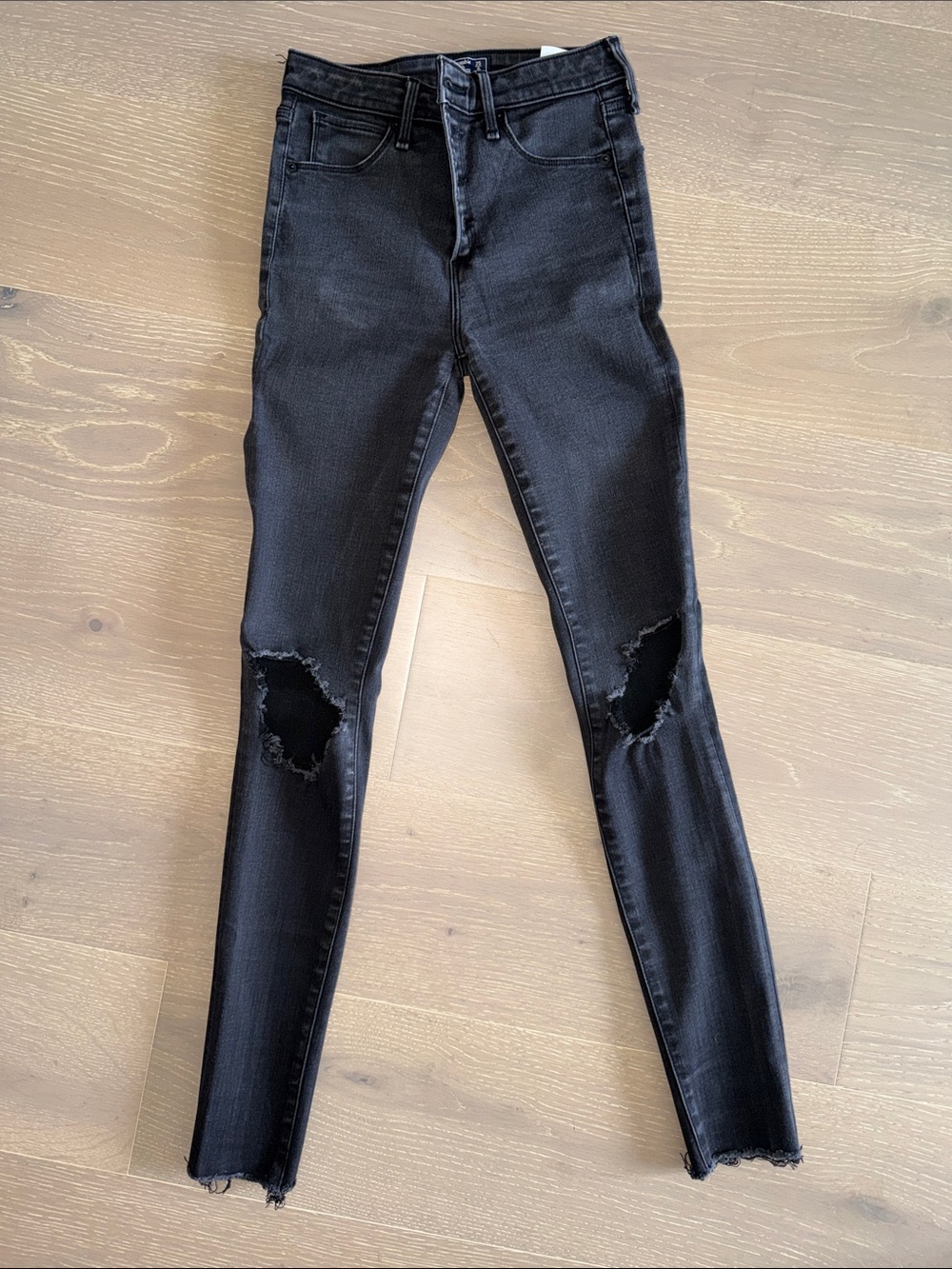 Abercrombie & Fitch Black Distressed High-Rise Skinny Jeans size 25L